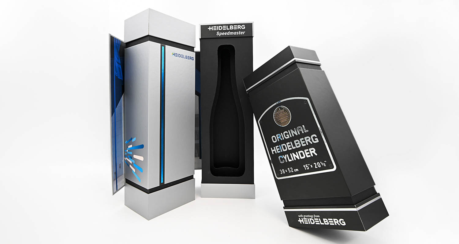 Two piece rigid box for beauty products