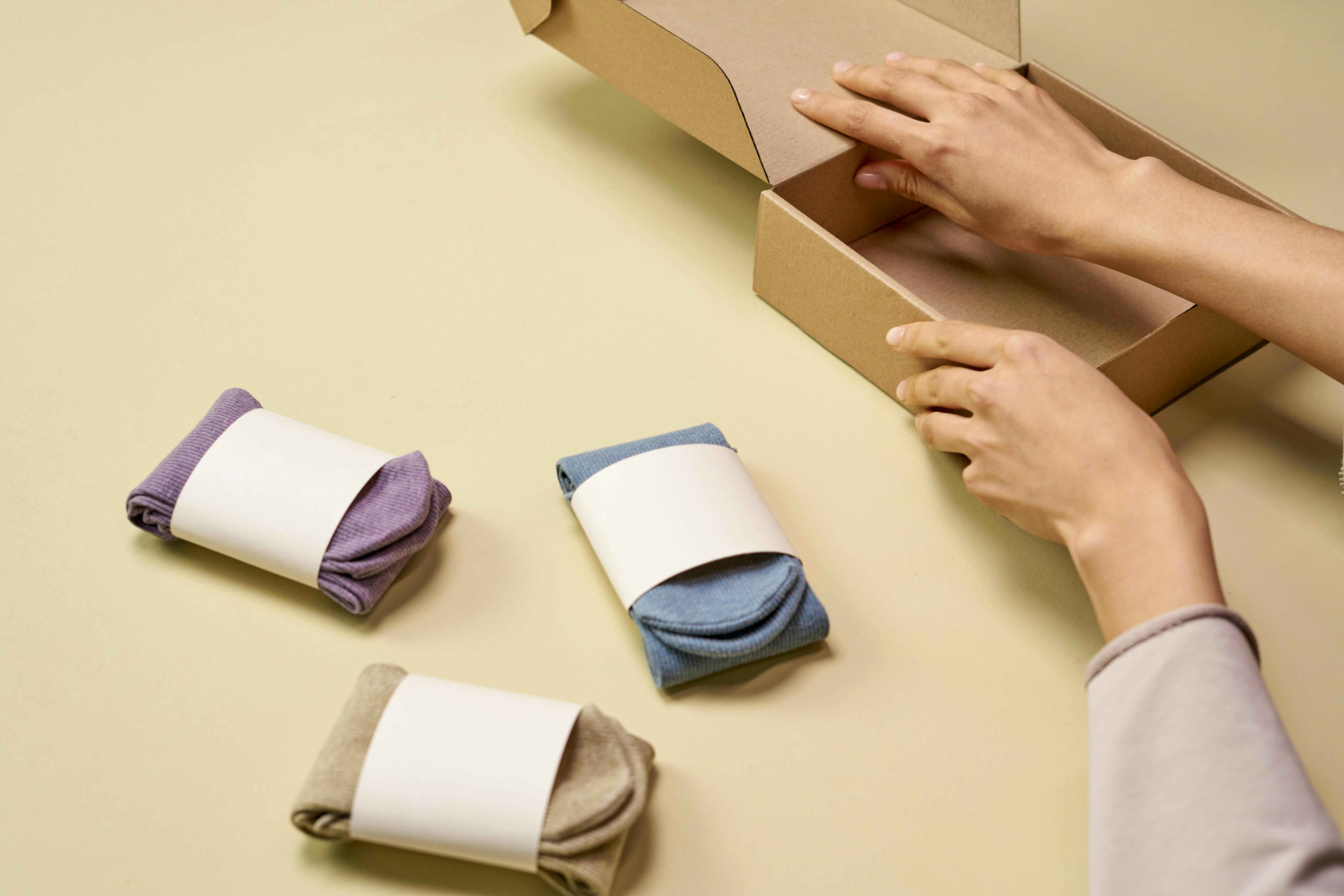 Natural Kraftliner folding box with socks
